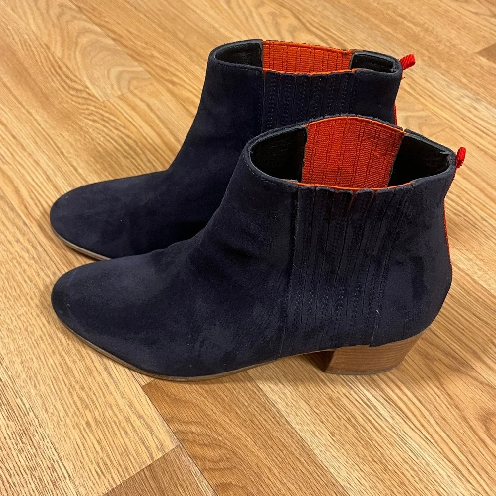 Boden Navy Suede Alford Ankle Boots Orange Elastic Block Heel Statement Chic